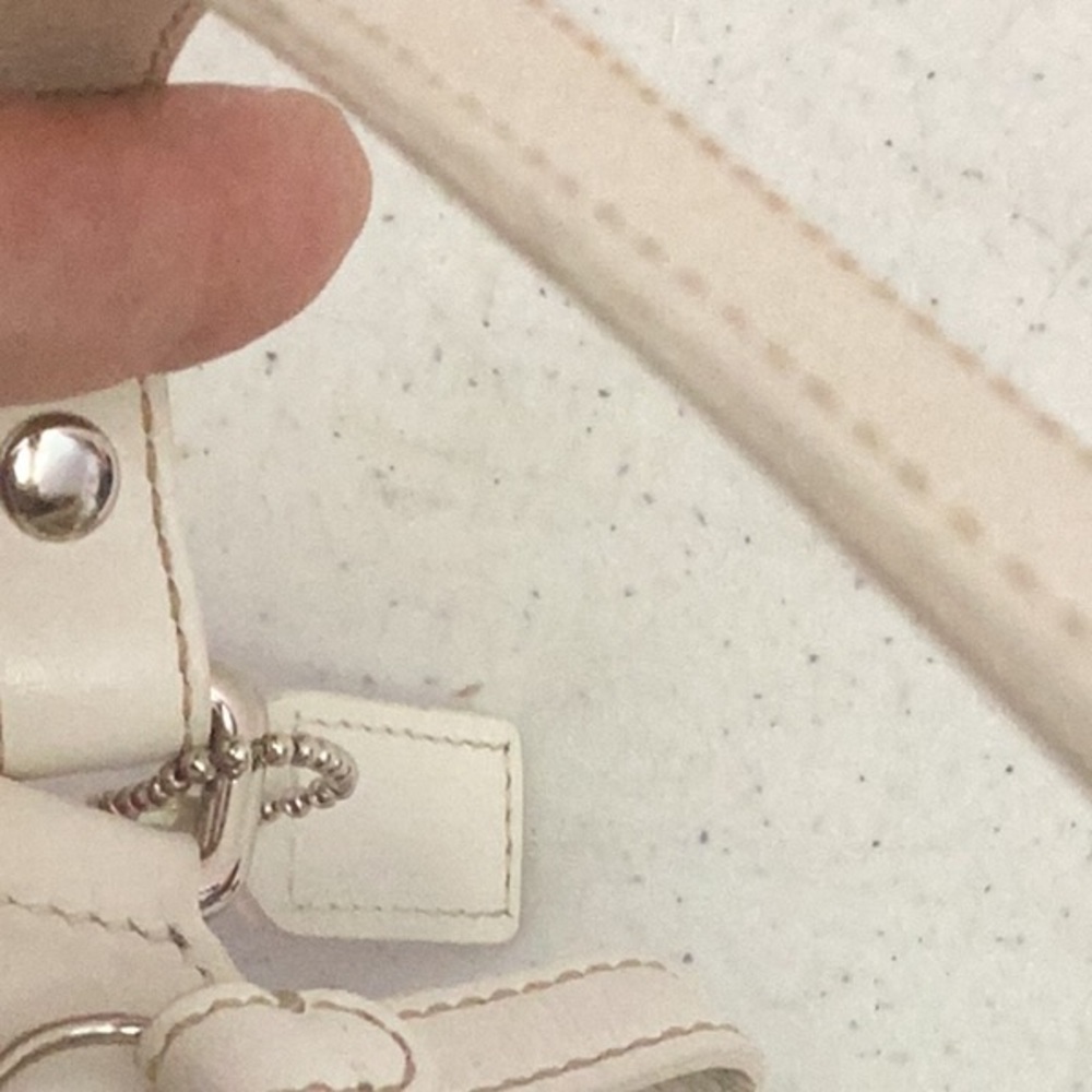 Coach Beige and Cream Leather Shoulder Bag - Picture 11 of 16